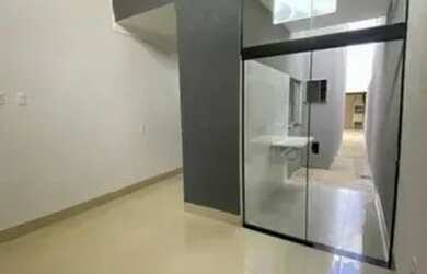 Imagem: A casa possui 2 Dormitórios, 2 Banheiros, 1 Vaga na garagem