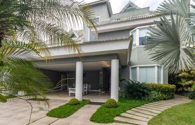 Imagem: A casa em condomínio possui 5 Dormitórios, 5 Banheiros, 4