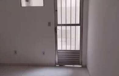 Imagem: A casa possui 1 Dormitório e 1 Banheiro e está localizado