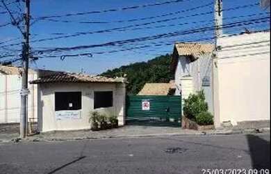 Imagem: A casa possui 2 Dormitórios, 1 Banheiro, 2 Vagas na garagem