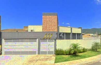 Imagem: A casa possui 3 Dormitórios, 3 Banheiros, 2 Vagas na garagem