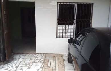 Imagem: A casa possui 3 Dormitórios, 2 Banheiros e está localizado