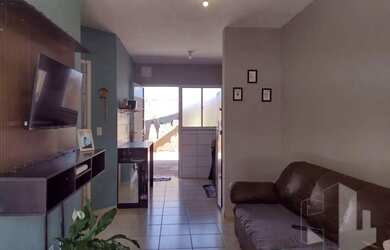 Imagem: A casa possui 2 Dormitórios, 1 Banheiro, 2 Vagas na garagem