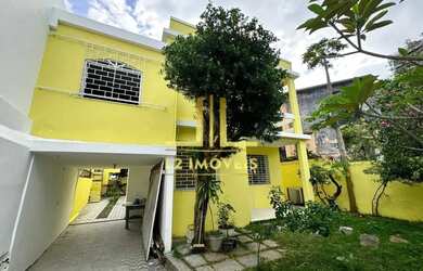 Imagem: A casa possui 5 Dormitórios, 5 Banheiros, 5 Vagas na garagem