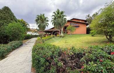 Imagem: A casa em condomínio possui 4 Dormitórios, 4 Banheiros, 4