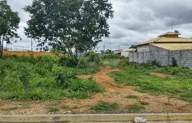 Imagem: O terreno está localizado em Centro, Montes Claros à venda