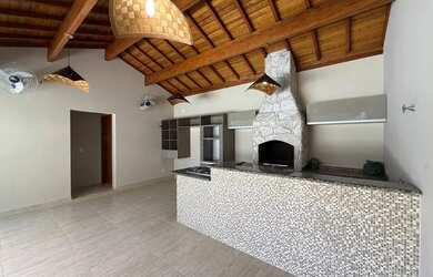 Imagem: A casa em condomínio para alugar possui 3 Dormitórios, 3 Banheiros