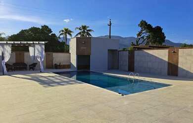 Imagem: A casa possui 2 Dormitórios, 1 Banheiro, 1 Vaga na garagem