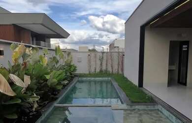 Imagem: A casa em condomínio possui 4 Dormitórios, 5 Banheiros, 4