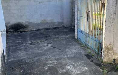 Imagem: A casa possui 3 Dormitórios, 2 Banheiros, 10m² de Área e