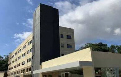 Imagem: O apartamento possui 1 Dormitório, 1 Banheiro, 1 Vaga na garagem