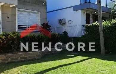 Imagem: A casa possui 3 Dormitórios, 4 Banheiros, 4 Vagas na garagem