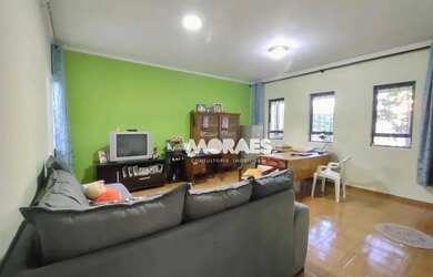 Imagem: A casa possui 3 Dormitórios, 3 Banheiros, 2 Vagas na garagem