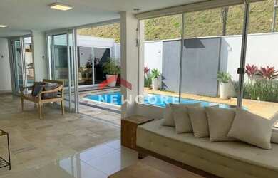 Imagem: A casa em condomínio possui 4 Dormitórios, 5 Banheiros, 4