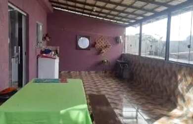 Imagem: A casa possui 2 Dormitórios, 2 Banheiros, 4 Vagas na garagem