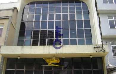 Imagem: O depósito possui 5 Vagas na garagem, 600m² de Área e está