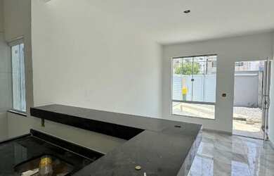 Imagem: A casa possui 2 Dormitórios, 2 Banheiros, 1 Vaga na garagem