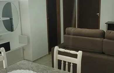 Imagem: O apartamento possui 2 Dormitórios, Acomodam 6 pessoas e está