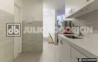 Imagem 12: Apartamento à Venda no Leblon - Rua Cobiçada Próximo Praia - Frente...