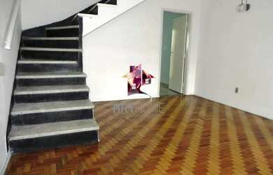 Imagem: A casa possui 2 Dormitórios, 1 Banheiro, 2 Vagas na garagem