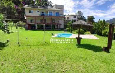 Imagem: A casa possui 5 Dormitórios, 5 Banheiros, 5 Vagas na garagem