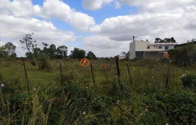 Imagem: O terreno possui 3000m² de Área e está localizado em Capão