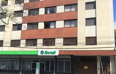 Imagem: O apartamento possui 3 Dormitórios, 1 Banheiro, 1 Vaga na garagem