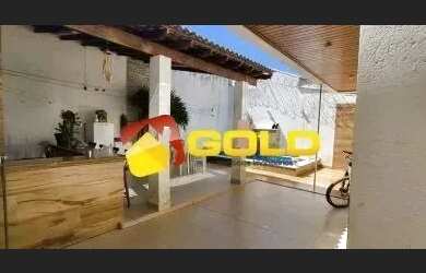 Imagem: A casa possui 5 Dormitórios, 3 Banheiros, 3 Vagas na garagem