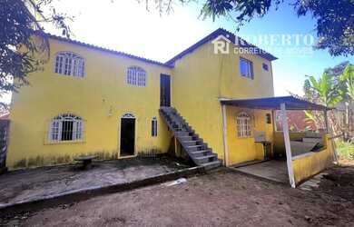 Imagem: A casa possui 4 Dormitórios, 2 Banheiros, 5 Vagas na garagem