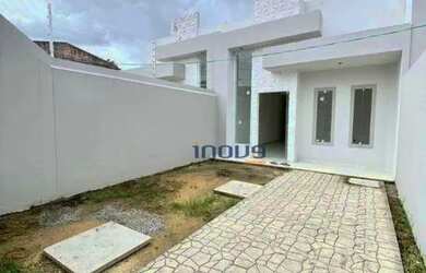 Imagem: A casa possui 3 Dormitórios, 2 Banheiros, 2 Vagas na garagem