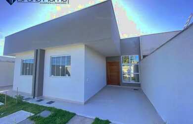 Imagem: A casa possui 3 Dormitórios, 1 Banheiro, 2 Vagas na garagem