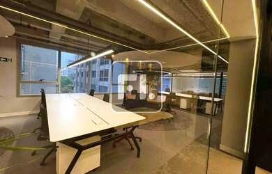 Imagem: O depósito possui 3 Vagas na garagem, m² de Área e está