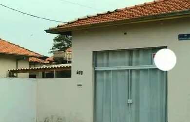 Imagem: A casa possui 1 Dormitório, 1 Banheiro, 2 Vagas na garagem