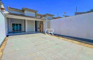 Imagem: A casa possui 3 Dormitórios, 3 Banheiros, 4 Vagas na garagem