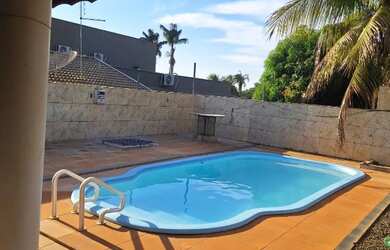 Imagem: A casa possui 1 Dormitório, 3 Banheiros, 5 Vagas na garagem