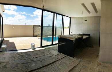 Imagem: A casa em condomínio possui 4 Dormitórios e está localizado