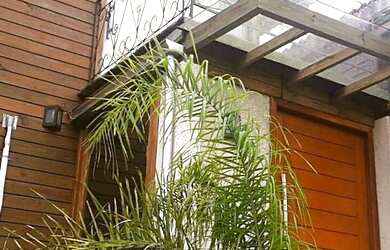 Imagem: A casa possui 4 Dormitórios, 2 Banheiros, 260m² de Área e