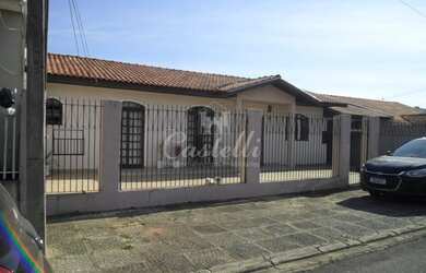 Imagem: A casa possui 3 Dormitórios, 4 Banheiros, 2 Vagas na garagem