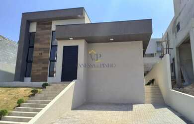 Imagem: A casa em condomínio possui 3 Dormitórios, 3 Banheiros, 2