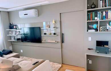 Imagem: O apartamento possui 2 Dormitórios, 2 Banheiros, 2 Vagas na