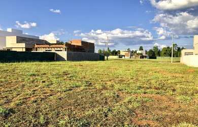 Imagem: O terreno possui 304m² de Área e está localizado em Terras