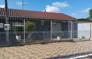 Imagem: A casa possui 2 Dormitórios, 2 Banheiros, 145m² de Área e