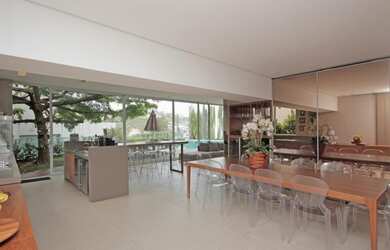 Imagem: A casa em condomínio à venda possui 4 Dormitórios, 5 Banheiros