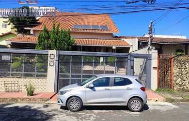 Imagem: A casa possui 4 Dormitórios, 2 Banheiros, 4 Vagas na garagem