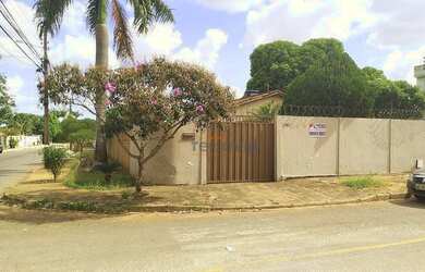 Imagem: A casa possui 2 Dormitórios, 1 Banheiro, 4 Vagas na garagem