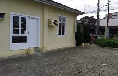 Imagem: O depósito possui 2 Vagas na garagem, 30m² de Área e está