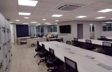 Imagem: O depósito para alugar possui 5 Vagas na garagem e 248m² de