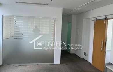 Imagem: O depósito possui 2 Vagas na garagem e 90m² de Área e está