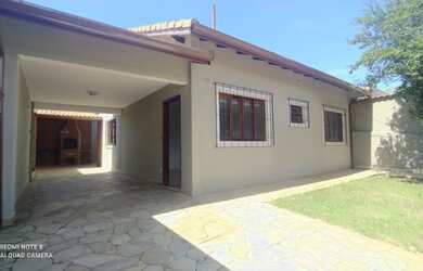 Imagem: A casa possui 2 Dormitórios, 1 Banheiro, 2 Vagas na garagem