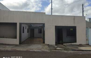 Imagem: A casa possui 2 Dormitórios, 1 Banheiro, 1 Vaga na garagem